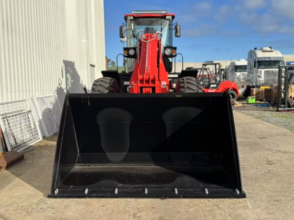 Mammut TL4000 Telescopic Loader, 180HP Cummins - Image 32