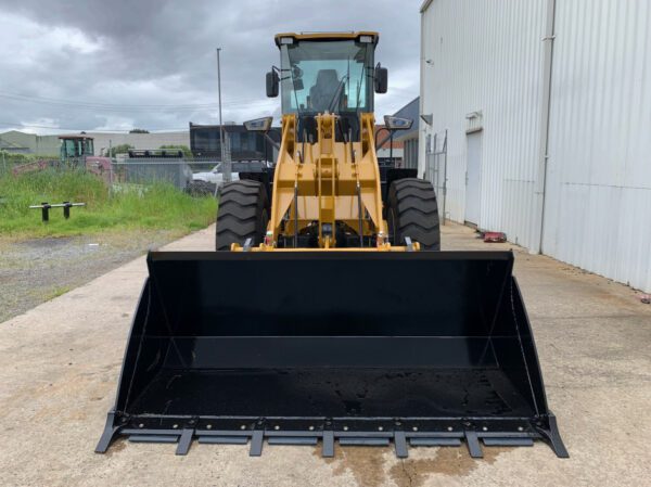 Summit 933 6.6T Wheel Loader 125HP Cummins