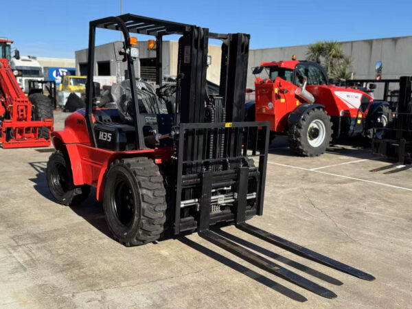 Mammut H35F Rough Terrain Forklift - Image 5