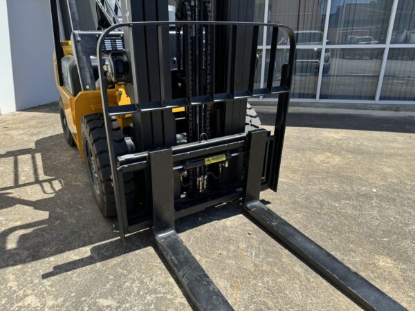 Summit K25 Isuzu Diesel Forklift - Image 10