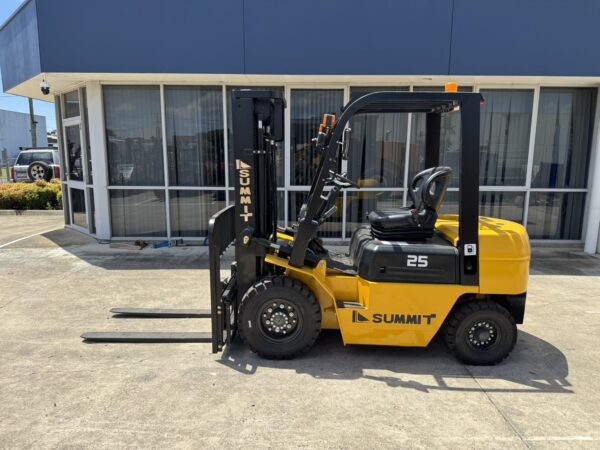 Summit K25 Isuzu Diesel Forklift - Image 3