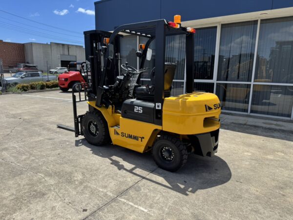 Summit K25 Isuzu Diesel Forklift - Image 6