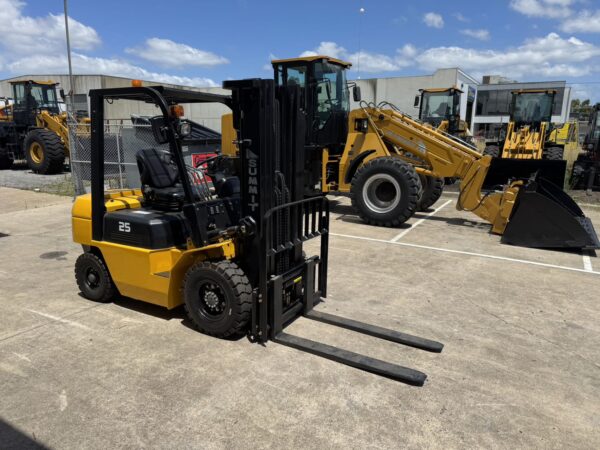 Summit K25 Isuzu Diesel Forklift - Image 4