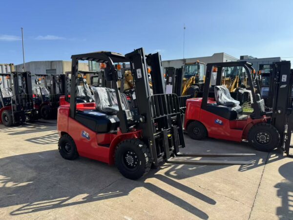 Summit K25C 2.5 Ton Diesel Forklift