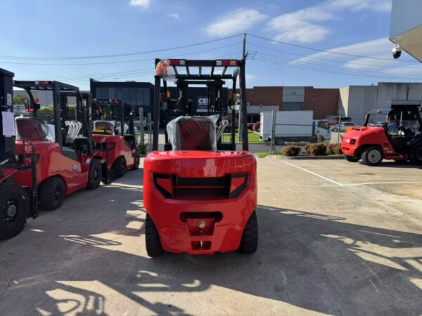 Summit K25C 2.5 Ton Diesel Forklift (3m, 2 stage) - Image 16