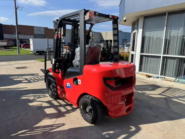 Summit K25C 2.5 Ton Diesel Forklift (3m, 2 stage) - Image 17