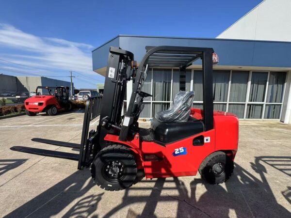 Summit K25C 2.5 Ton Diesel Forklift (3m, 2 stage) - Image 18