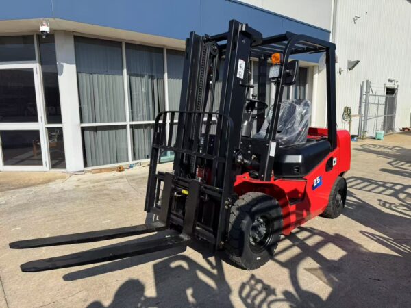 Summit K25C 2.5 Ton Diesel Forklift (3m, 2 stage) - Image 19