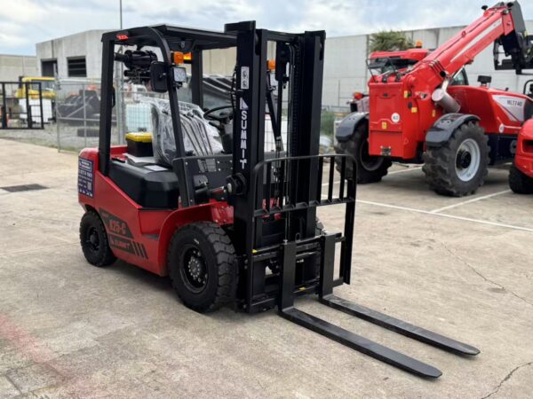 Summit K25C 2.5 Ton Diesel Forklift (3m, 2 stage) - Image 5