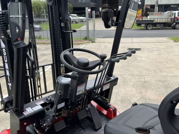 Summit K25C 2.5 Ton Diesel Forklift (3m, 2 stage) - Image 15