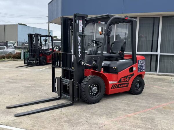 Summit K25C 2.5 Ton Diesel Forklift (3m, 2 stage) - Image 2