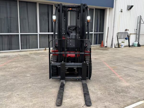 Summit K25C 2.5 Ton Diesel Forklift (3m, 2 stage) - Image 11