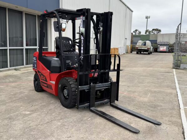 Summit K25C 2.5 Ton Diesel Forklift (3m, 2 stage) - Image 9