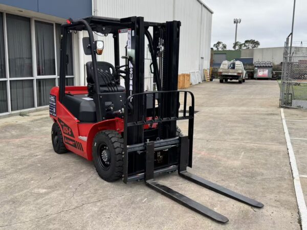 Summit K25C 2.5 Ton Diesel Forklift (3m, 2 stage) - Image 8