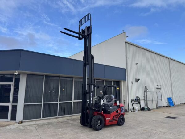 Summit K25C 2.5 Ton Diesel Forklift (4.5m, 3 Stage) - Image 11