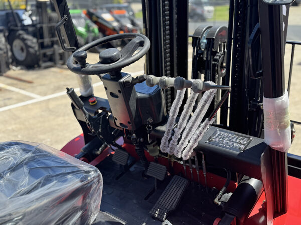 Mammut H35FC Rough Terrain Forklift - Image 10